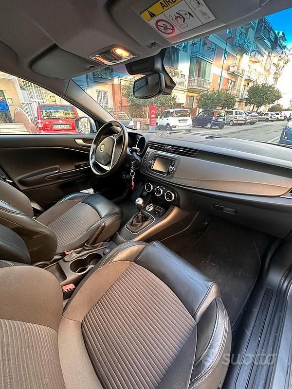 Usata Alfa Romeo Giulietta Exclusive 105 CV (77 kW) 2015 Grigio Berlina