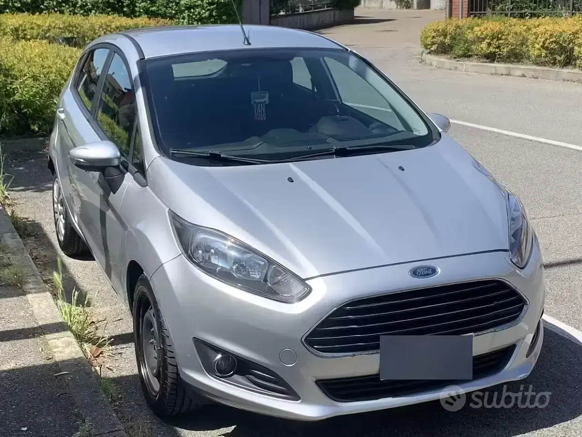 Usado Ford Fiesta 95 HP (69 kW) 2016 Cinzento Citadino