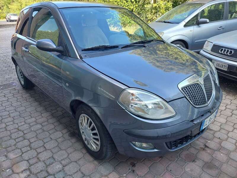 Usata Lancia Ypsilon 69 CV (50 kW) 2003 Grigio Utilitaria