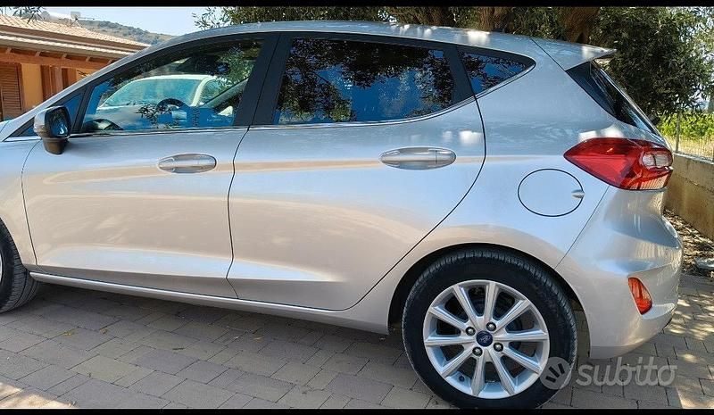 Usata Ford Fiesta Titanium 86 CV (63 kW) 2017 Grigio Berlina