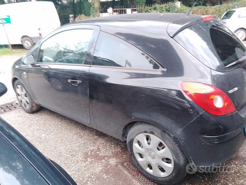 Usata Opel Corsa 2011 Nero Utilitaria