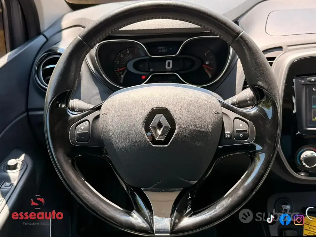 Usata Renault Captur Intens 90 CV (66 kW) 2016 Grigio SUV