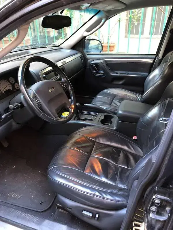 Usata Jeep Grand Cherokee Overland 163 CV (119 kW) 2004 Nero SUV