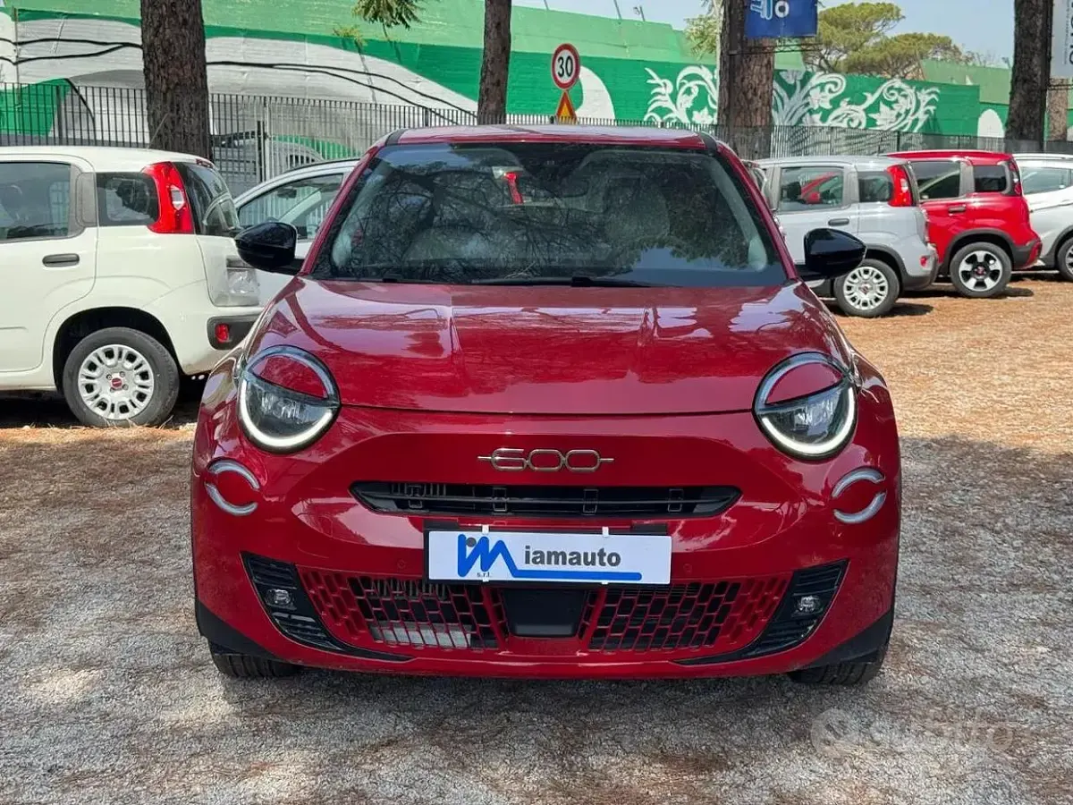 Usata Fiat 600 La Prima 110 CV (80 kW) 2025 Rosso SUV