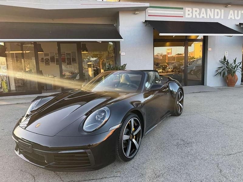 Usata Porsche 992 385 CV (283 kW) 2020 Nero Cabrio