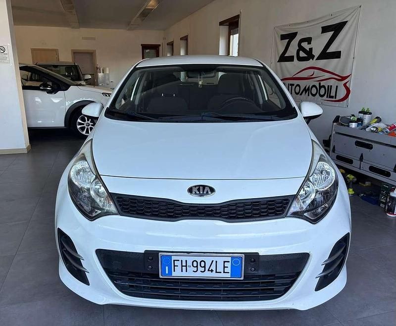 Usata Kia Rio 75 CV (55 kW) 2017 Bianco Berlina