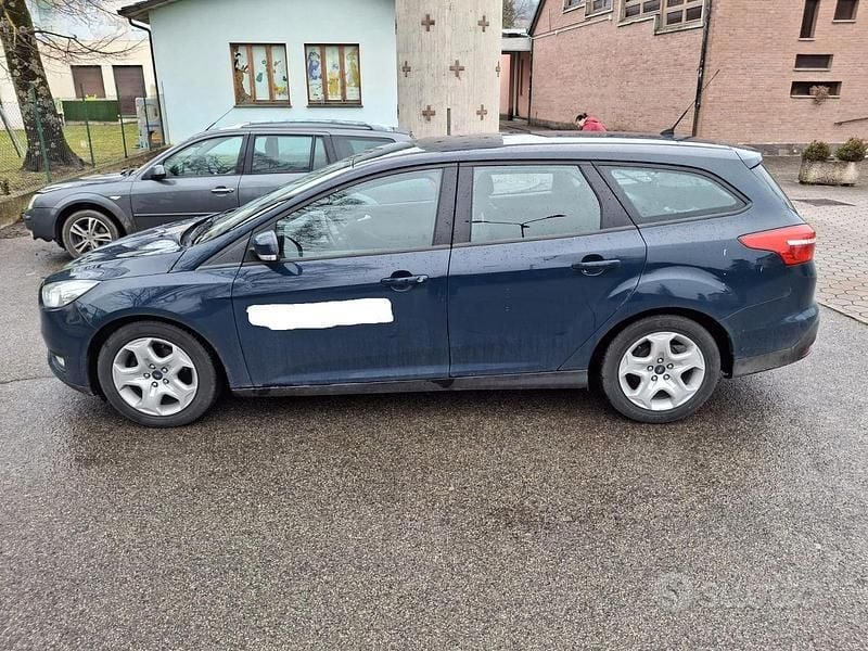 Usata Ford Focus Business Edition 95 CV (69 kW) 2015 Blu Station wagon
