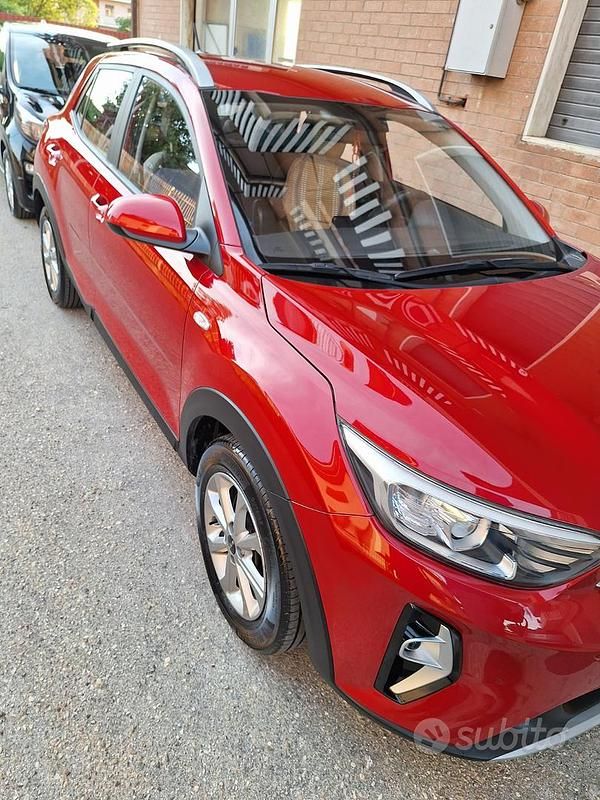 Usata Kia Stonic 84 CV (61 kW) 2022 Rosso SUV