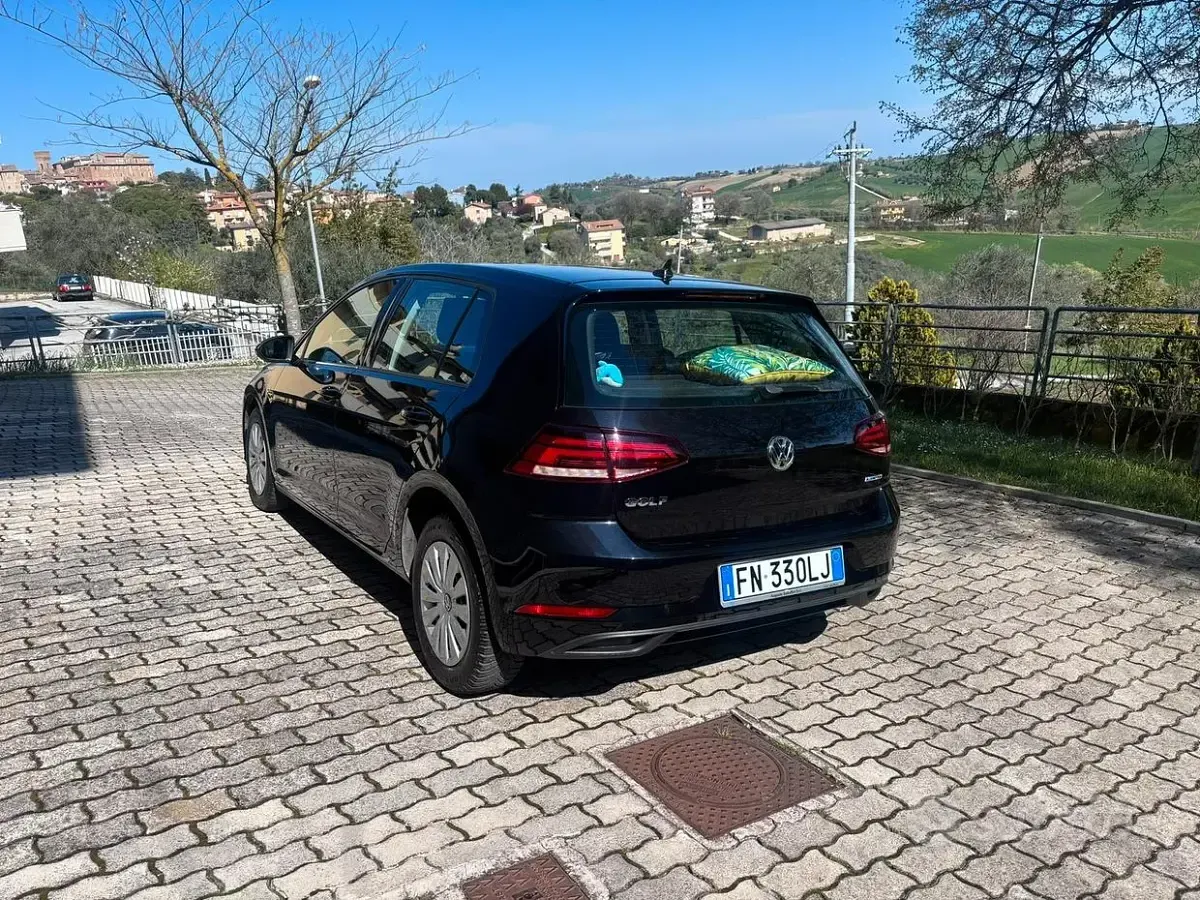 Usata VW Golf VII Trendline 110 CV (80 kW) 2018 Nero Berlina