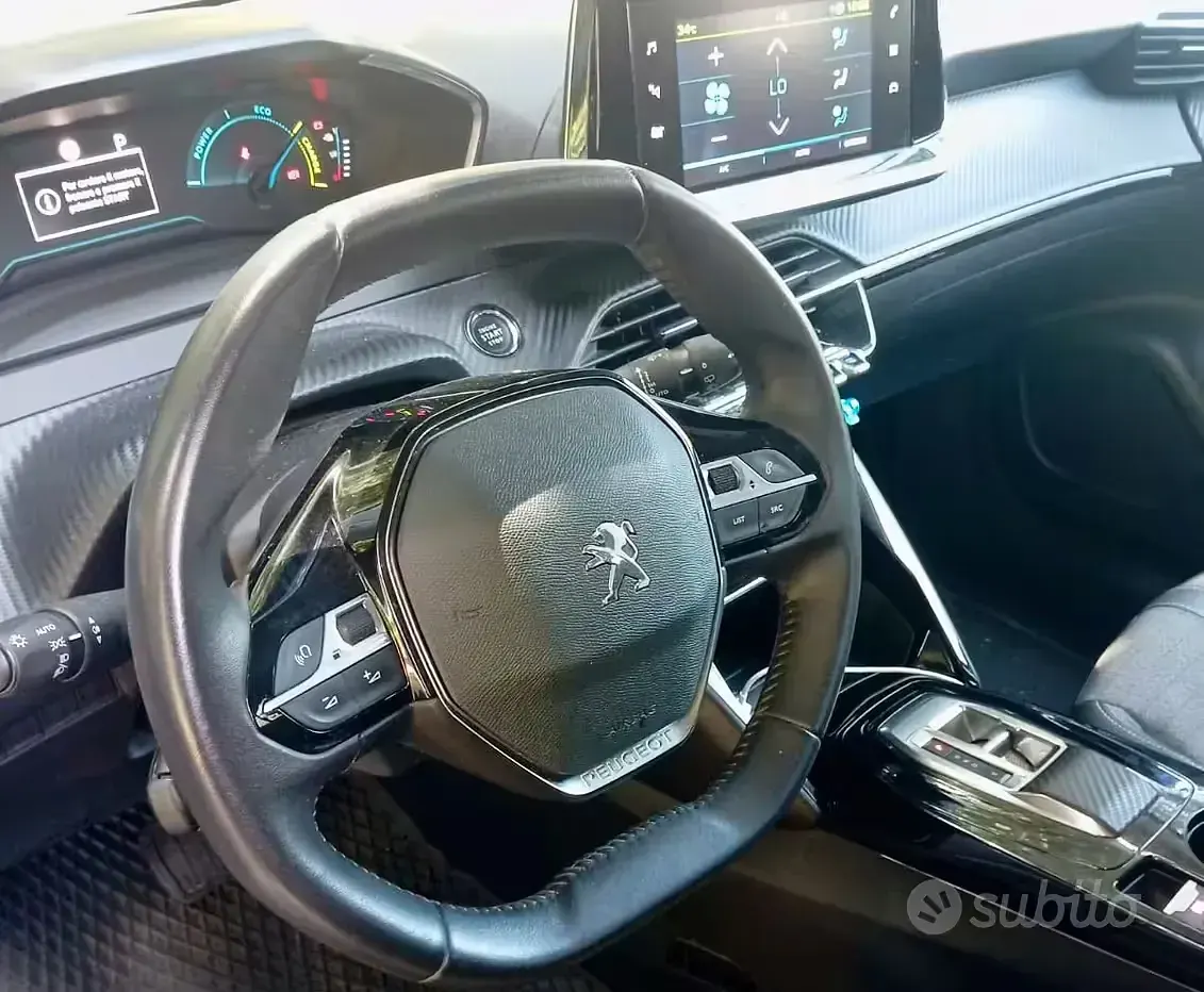 Usata Peugeot 2008 Allure 56 kW (77 CV) 2022 Grigio SUV