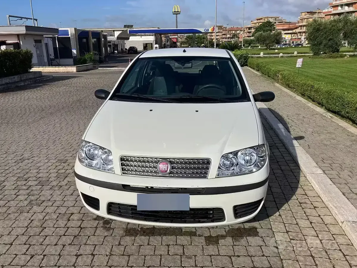 Usata Fiat Punto Classica 60 CV (44 kW) 2009 Bianco Utilitaria