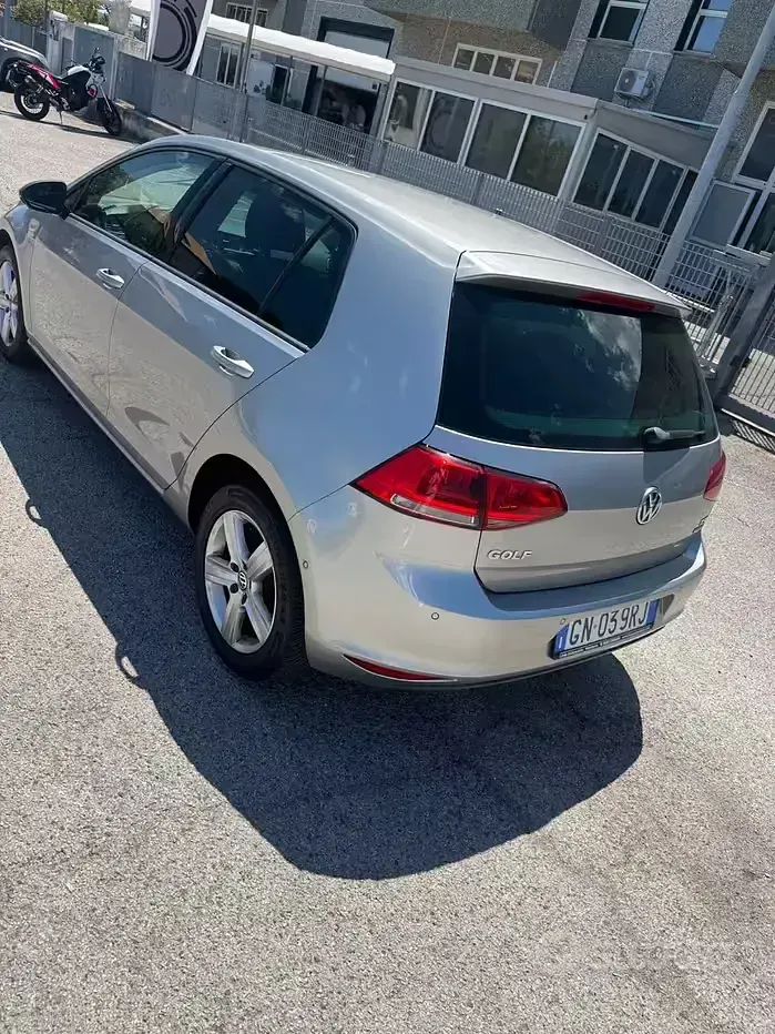 Usata VW Golf Sportsvan Comfortline 105 CV (77 kW) 2013 Beige Monovolume