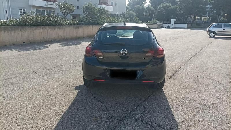 Usata Opel Astra GTC Cosmo 130 CV (95 kW) 2012 Grigio Berlina
