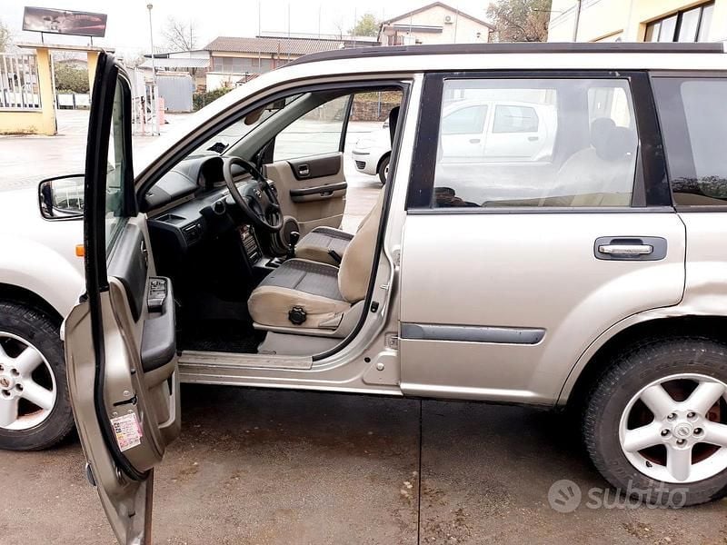 Usata Nissan X-Trail 136 CV (100 kW) 2003 Grigio SUV