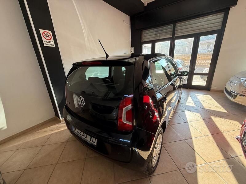 Usata VW up! high up! 75 CV (55 kW) 2015 Nero Utilitaria
