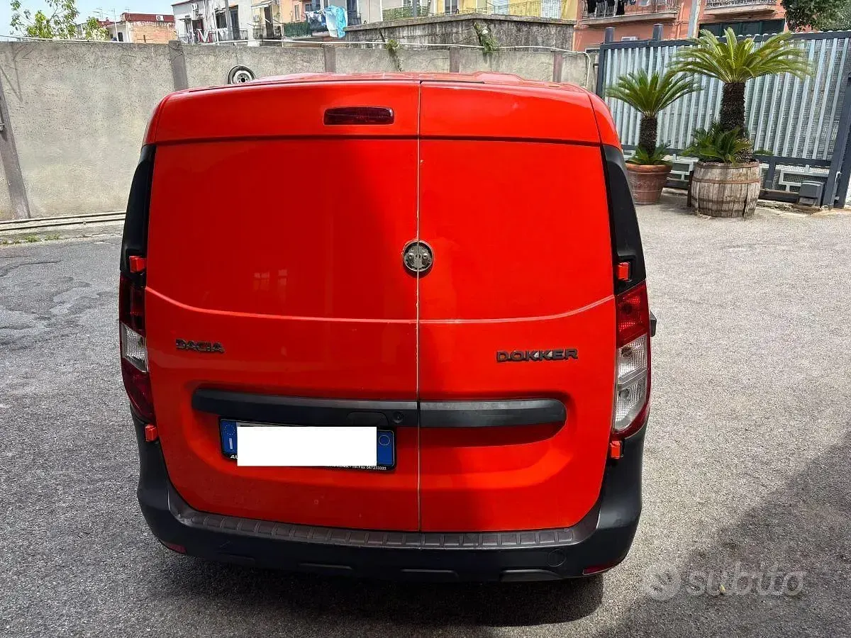 Usata Dacia Dokker Essentiel 75 CV (55 kW) 2019 Arancione Monovolume