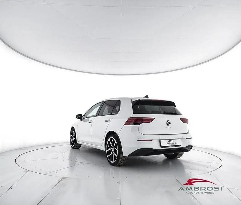 Usata VW Golf VIII Life 110 CV (80 kW) 2021 Bianco Utilitaria