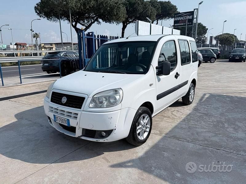 Usata Fiat Doblò Active 103 CV (75 kW) 2009 Bianco Monovolume