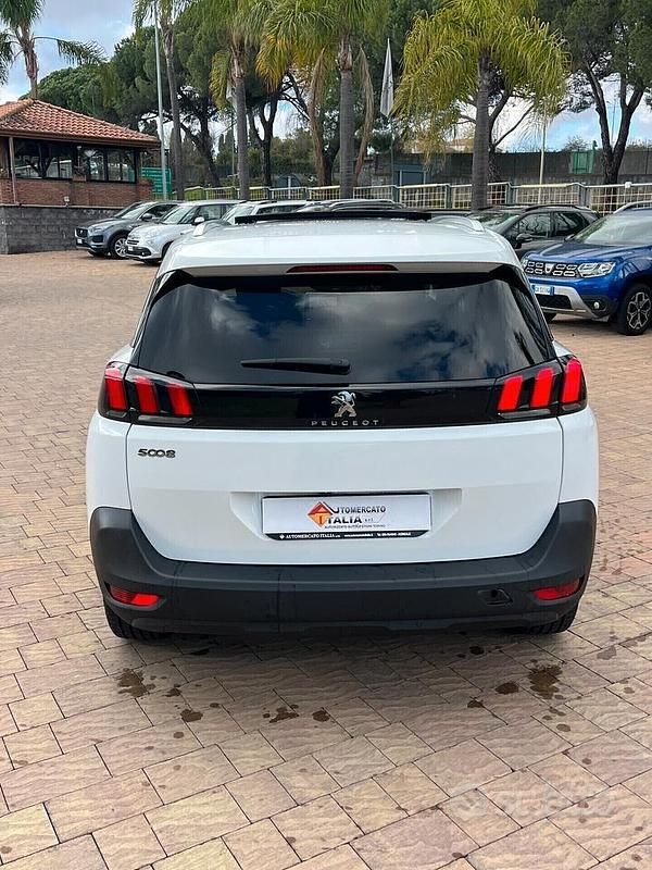 Usata Peugeot 5008 Business-Line 120 CV (88 kW) 2018 Bianco Monovolume