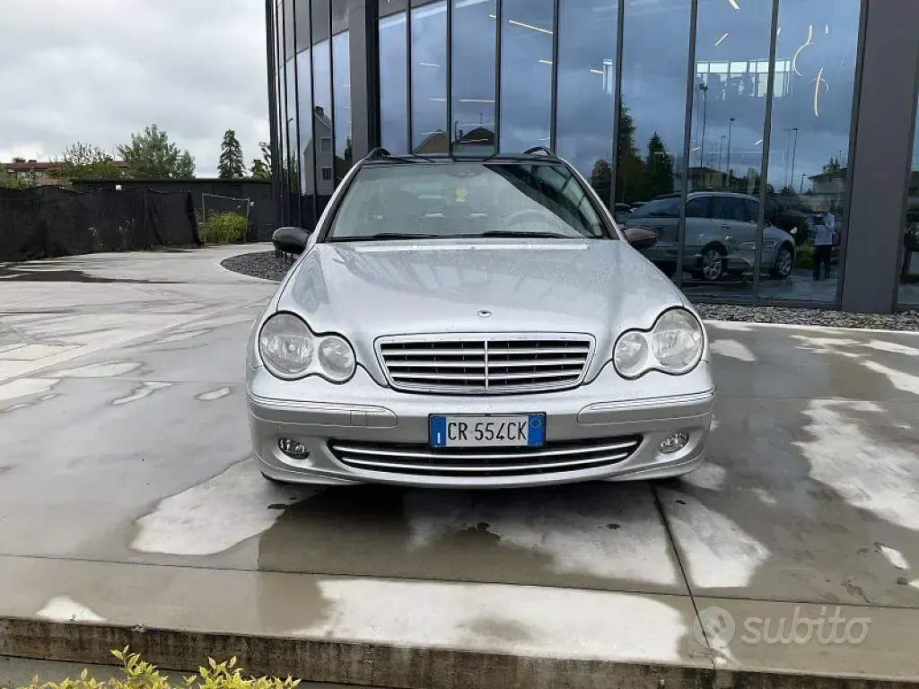 Usata Mercedes C200 Classic 122 CV (89 kW) 2004 Grigio Station wagon