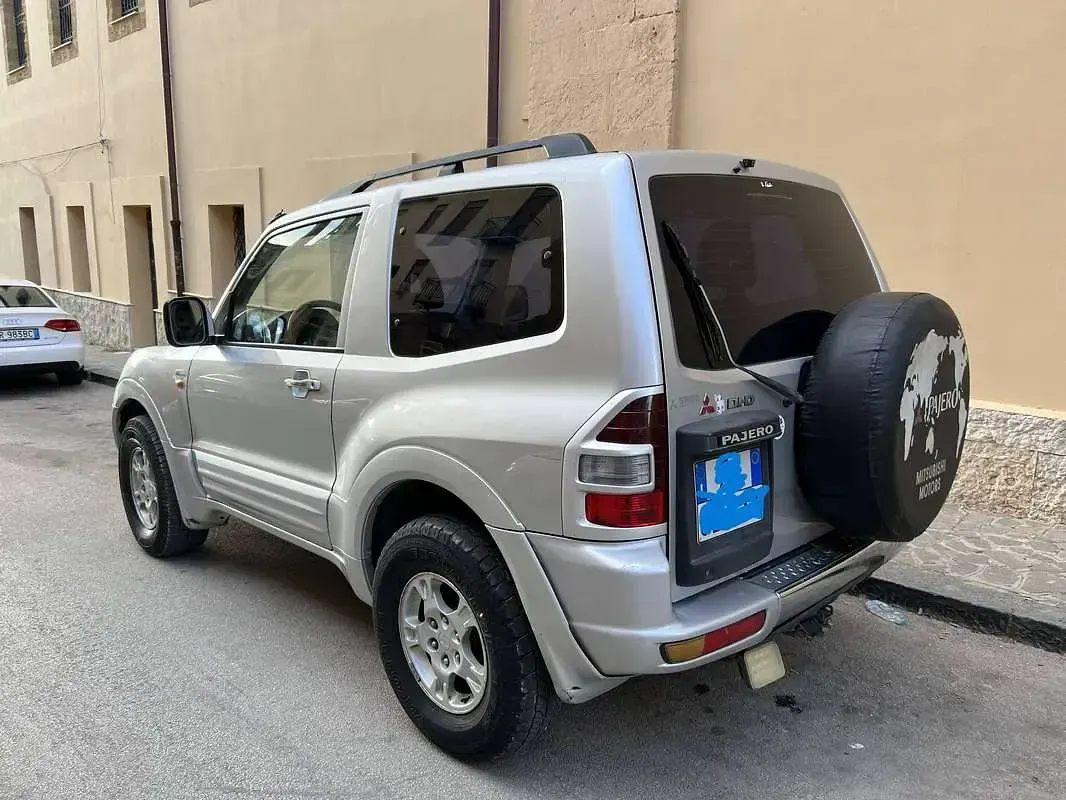 Usata Mitsubishi Pajero 160 CV (117 kW) 2001 Grigio SUV