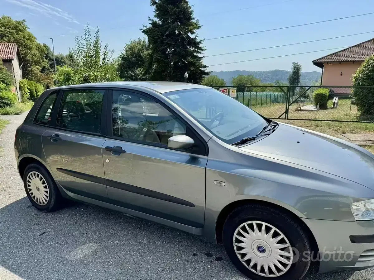 Usata Fiat Stilo 105 CV (77 kW) 2005 Verde Berlina