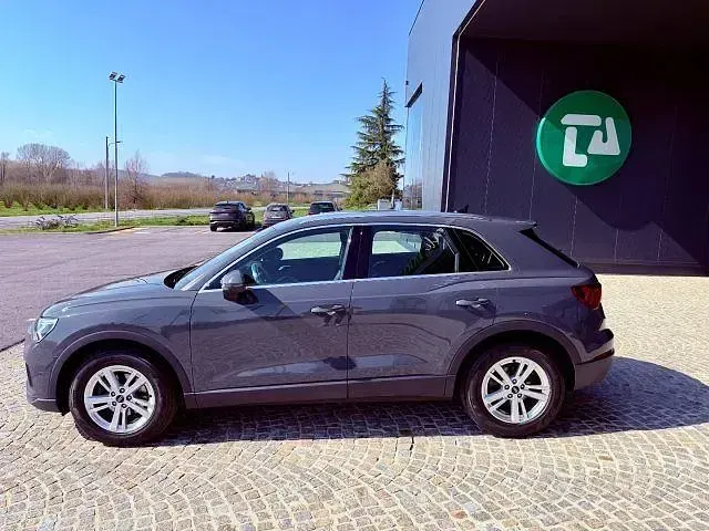 Usata Audi Q3 Ambiente 150 CV (110 kW) 2020 Grigio scuro SUV