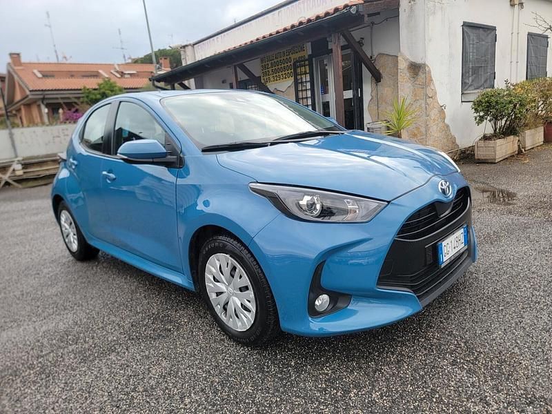 Blu Usata 2021 Toyota Yaris Hybrid Active Due volumi | 15.500 € (Ottimo prezzo) - Immagine 1/4