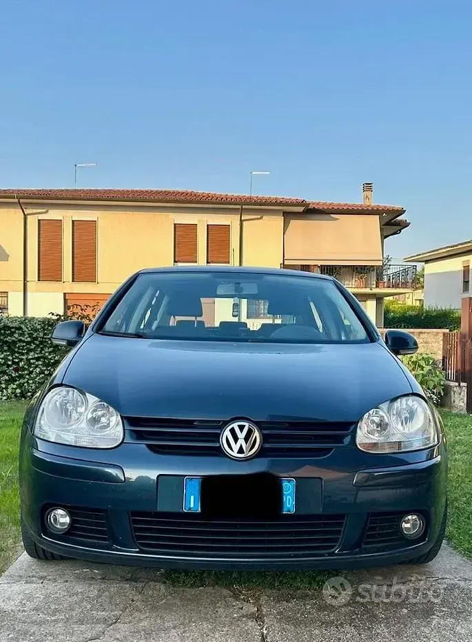 Usata VW Golf V 105 CV (77 kW) 2007 Bluazzurro Berlina