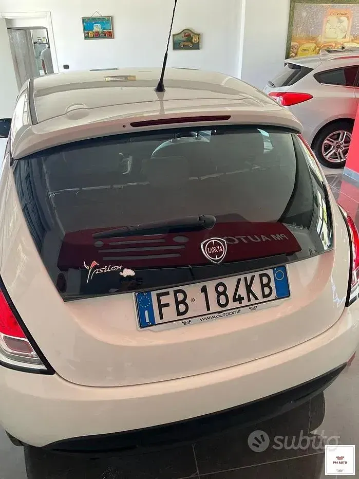Usata Lancia Ypsilon 68 CV (50 kW) 2015 Bianco Utilitaria