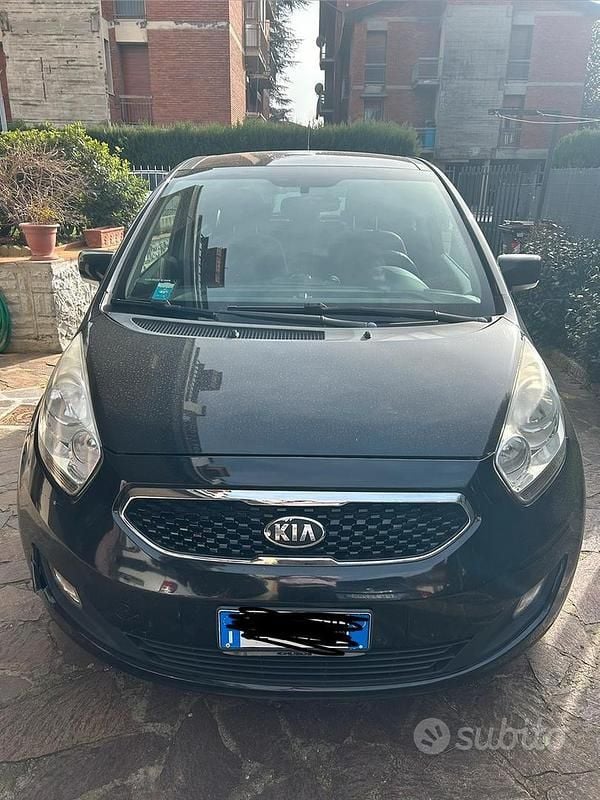 Usata Kia Venga 90 CV (66 kW) 2013 Nero Utilitaria