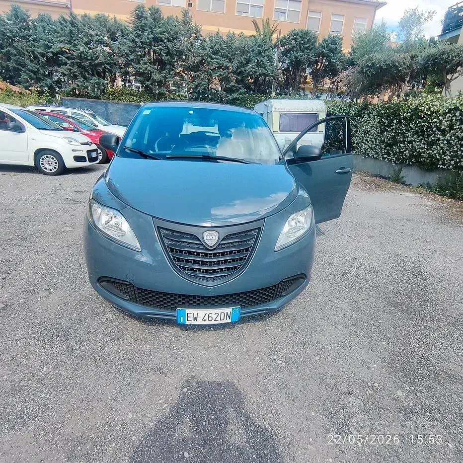Usata Lancia Ypsilon Gold 69 CV (50 kW) 2015 Grigio Utilitaria