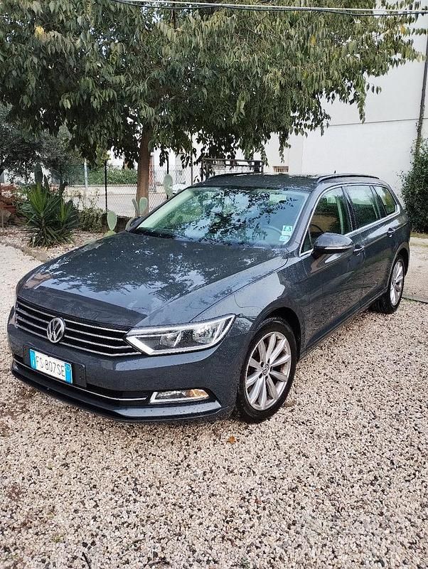Usata VW Passat 120 CV (88 kW) 2018 Grigio Station wagon