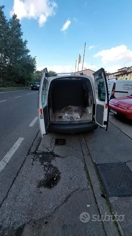 Usata VW Caddy 70 CV (51 kW) 2010 Bianco Monovolume