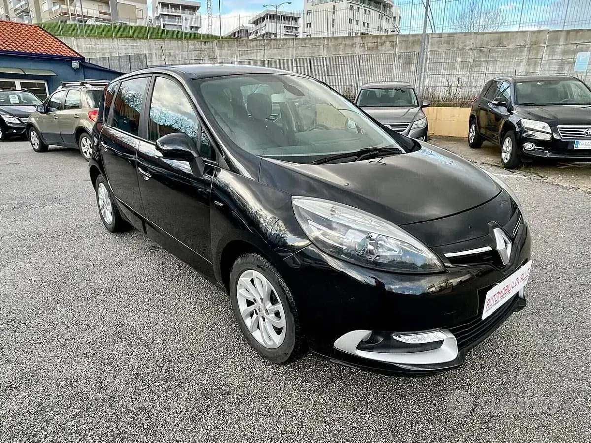 Usata Renault Scénic LIMITED 110 CV (80 kW) 2015 Nero Monovolume