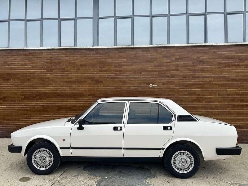 Usata Alfa Romeo Alfetta 121 CV (88 kW) 1982 Berlina