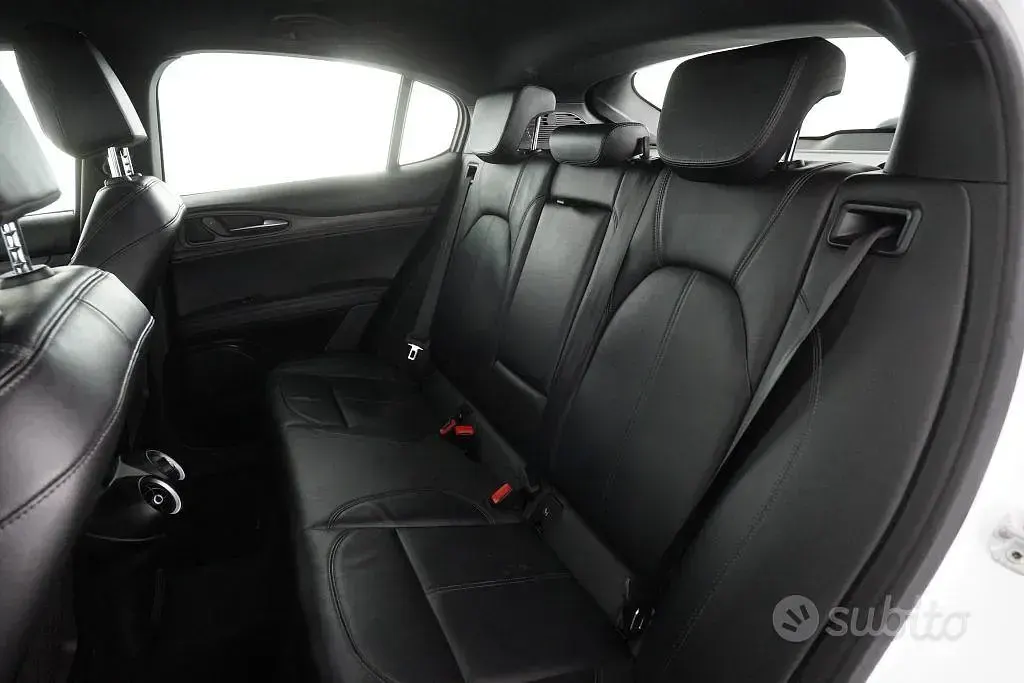 Usata Alfa Romeo Stelvio 209 CV (153 kW) 2023 Bianco SUV