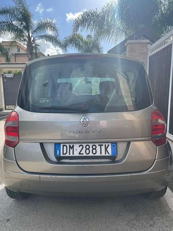 Usata Renault Modus Dynamique 86 CV (63 kW) 2008 Beige Monovolume