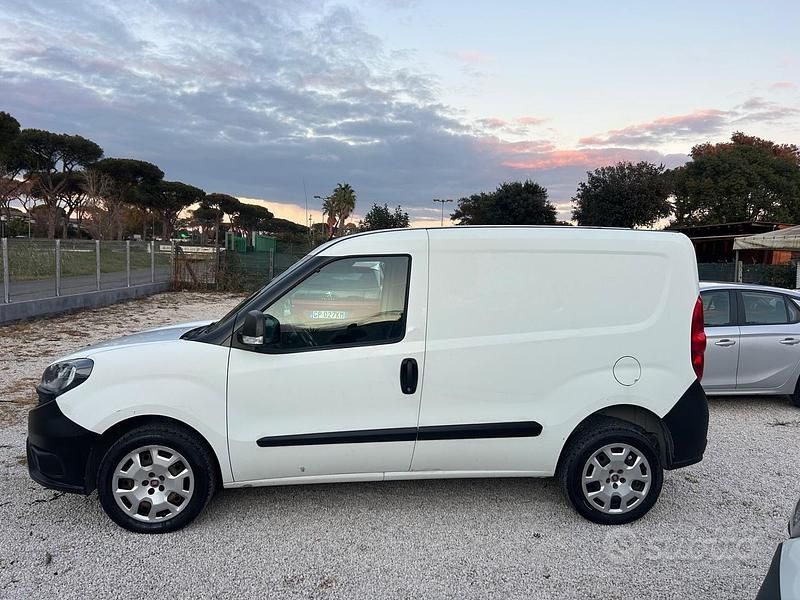 Usata Fiat Doblò 120 CV (88 kW) 2020 Bianco Monovolume