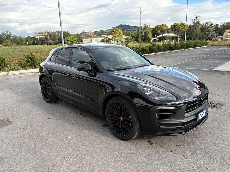 Nero Usata 2023 Porsche Macan SUV | 88.000 € (Cara) - Immagine 1/4