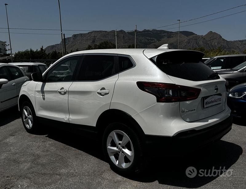 Usata Nissan Qashqai Acenta 110 CV (80 kW) 2017 Bianco SUV