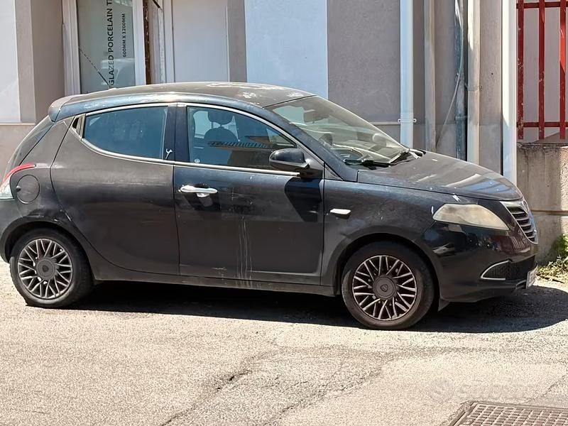 Usata Lancia Ypsilon 95 CV (69 kW) 2012 Utilitaria