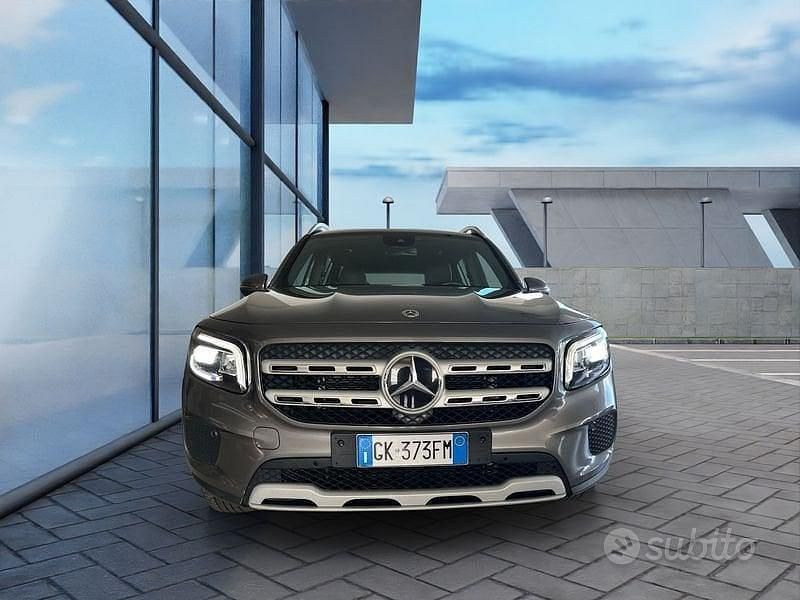 Usata Mercedes GLB200 Business 150 CV (110 kW) 2022 Grigio SUV