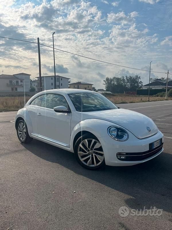 Bianco Usata 2012 VW Maggiolino Tre volumi | 8800 € (Buon prezzo) - Immagine 1/4