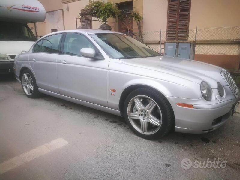 Argento Usata 2002 Jaguar S-Type R Tre volumi | 15.500 € - Immagine 1/2