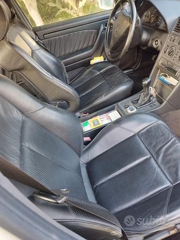 Usata Mercedes C200 136 CV (100 kW) 1995 Grigio Berlina
