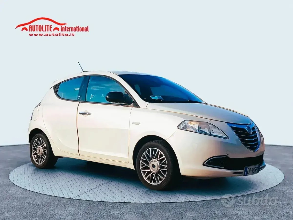 Usata Lancia Ypsilon Gold 95 CV (69 kW) 2013 Bianco Utilitaria