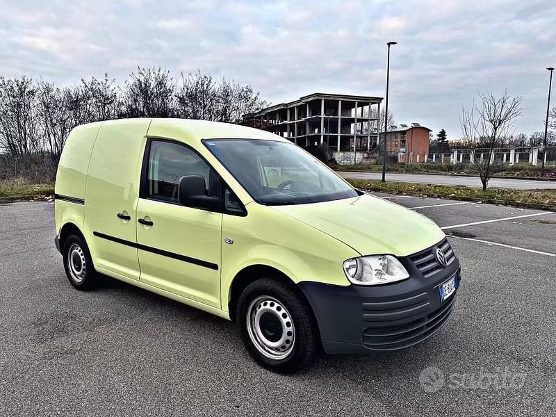 Usata VW Caddy 105 CV (77 kW) 2007 Giallo Monovolume