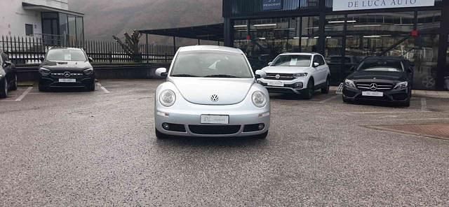 Usata VW New Beetle 105 CV (77 kW) 2006 Argento Utilitaria
