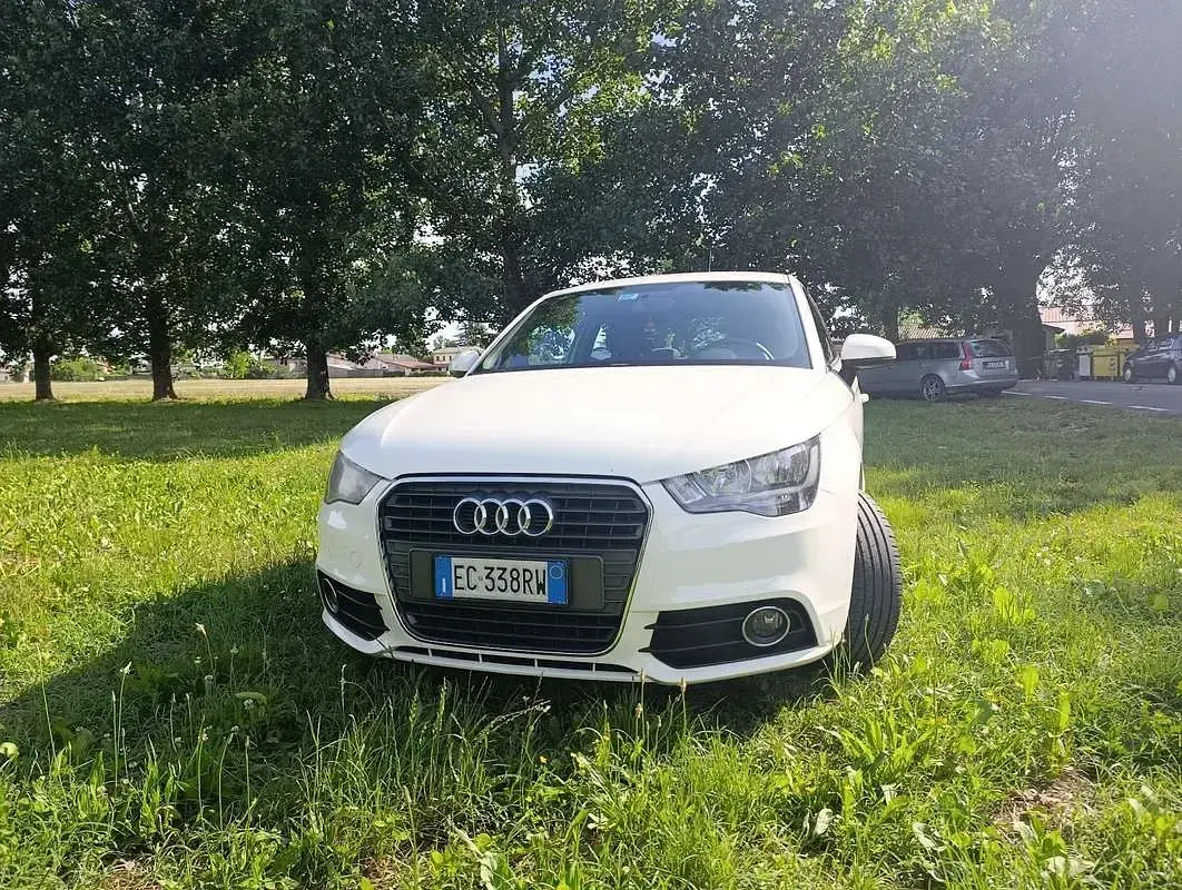 Usata Audi A1 Comfort 122 CV (89 kW) 2010 Bianco Utilitaria